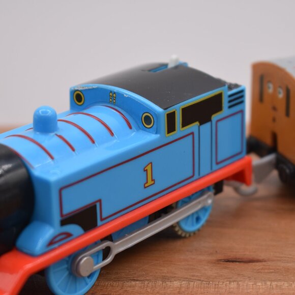 Thomas Motorized Train Annie Passenger Coach Battery Operated Thomas & Friends - Picture 3 of 6